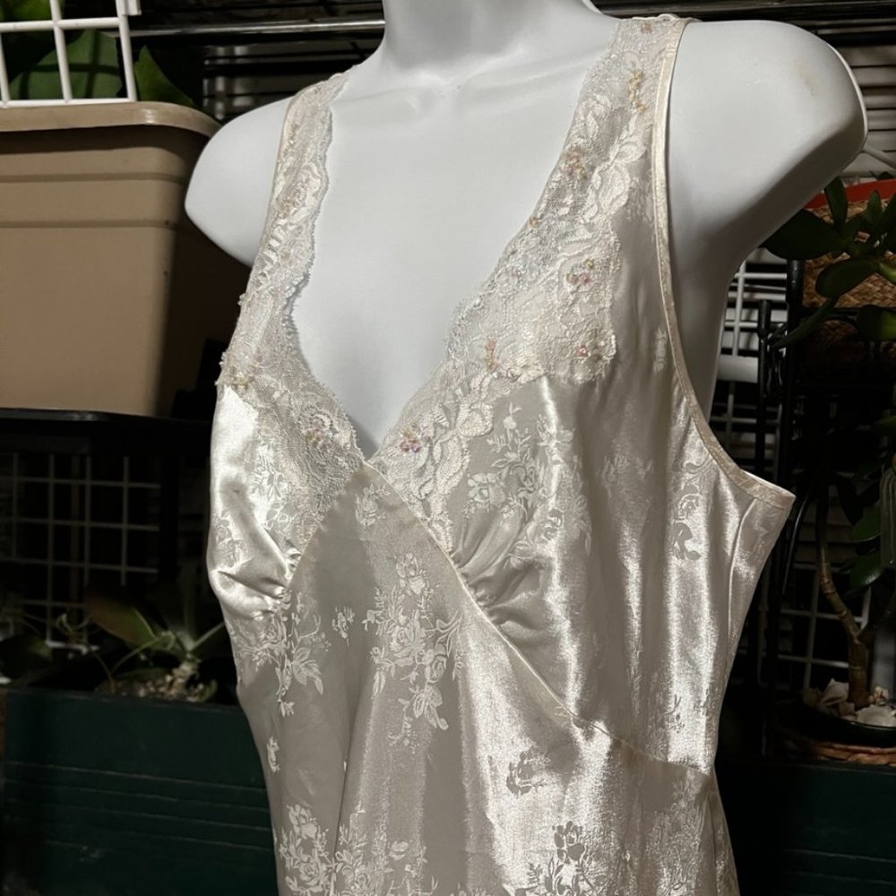 Jones New York Lacy Sequins Floral Pattern Nightgown Sz L - Picture 4 of 7